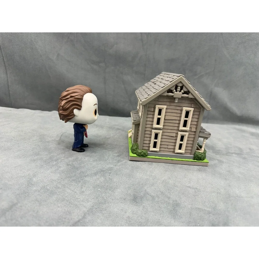 Funko Pop Town Michael Myers with Myers House Spirit Halloween 25 LOOSE